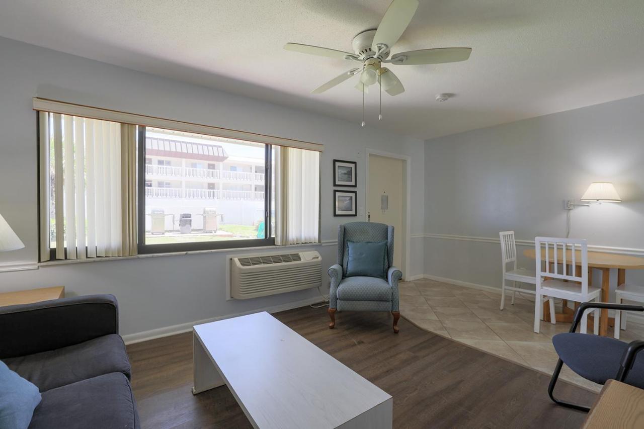 Coastal Waters Hotell New Smyrna Beach Eksteriør bilde
