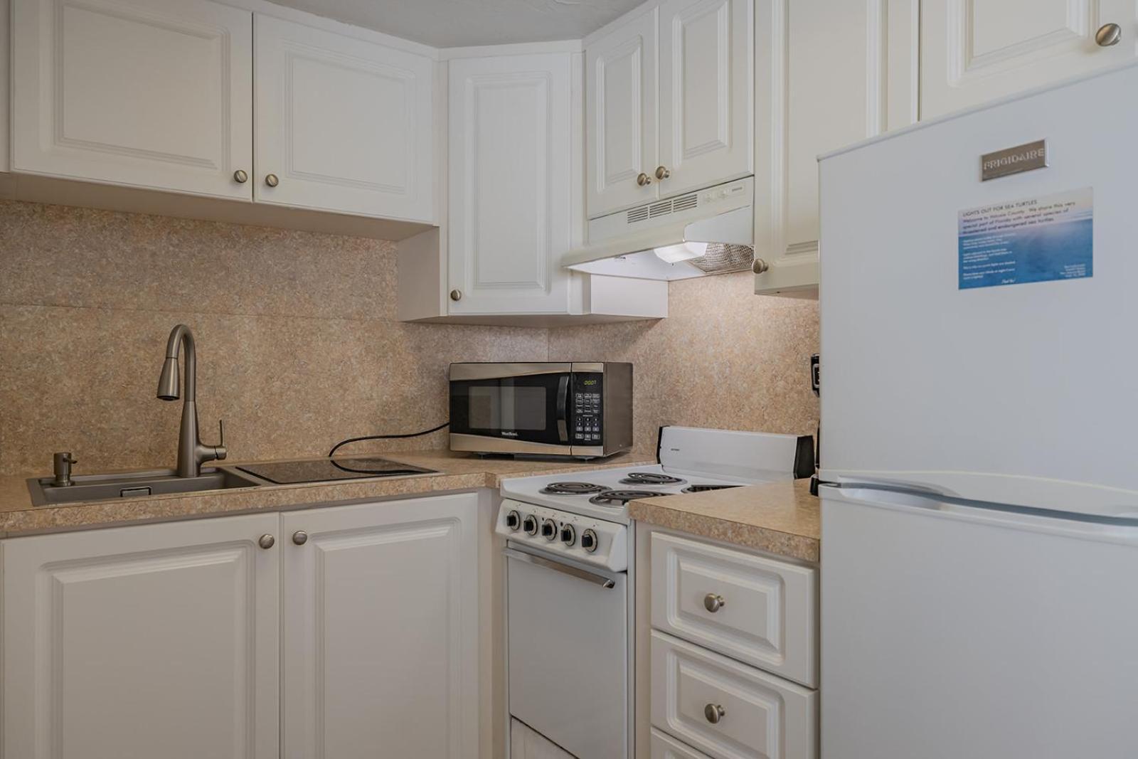 Coastal Waters Hotell New Smyrna Beach Eksteriør bilde